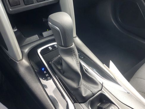 Certified 2025 Toyota Corolla Cross LE FWD image 29