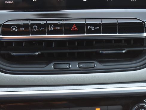 Used 2025 Jeep Compass Limited image 11