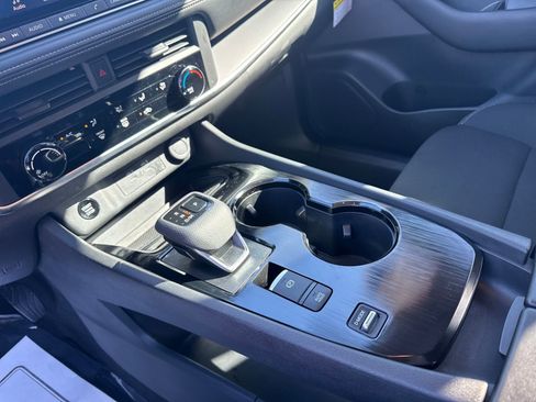 Certified 2025 Nissan Rogue S image 19