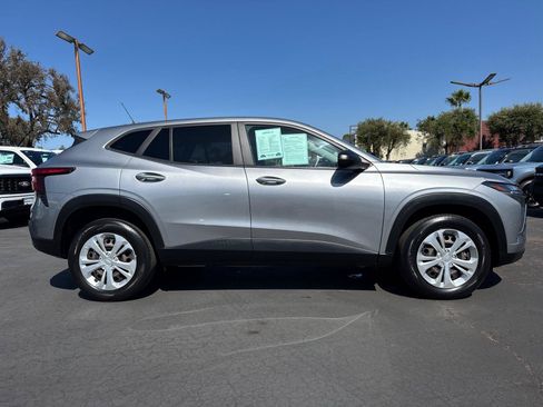 Used 2024 Chevrolet Trax LS FWD image 7