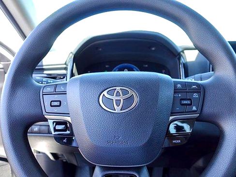 Used 2026 Toyota Camry LE FWD image 13
