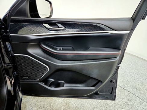 Used 2022 Jeep Grand Cherokee Trailhawk w/ Luxury Tech Group III image 21