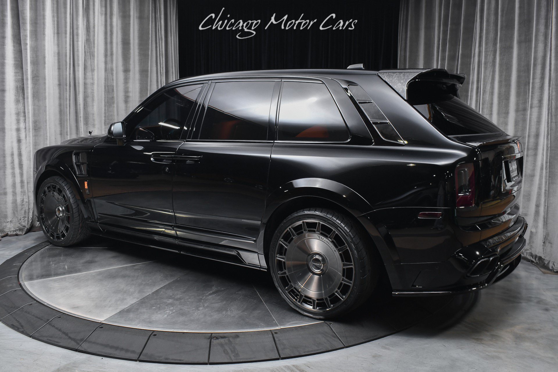 Used 2022 Rolls-Royce Cullinan Black Badge AWD/4WD image 3