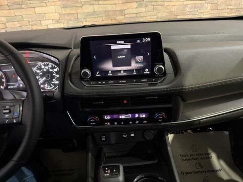 Certified 2025 Nissan Rogue SV image 20