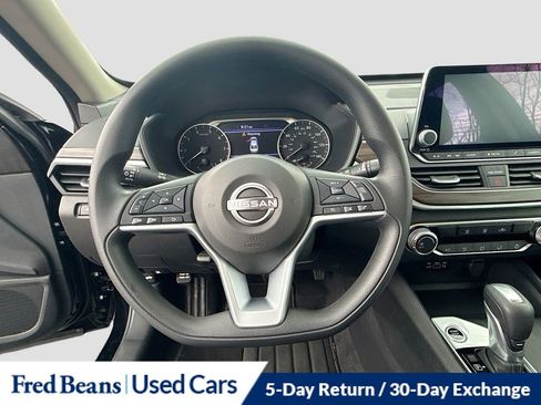 Used 2025 Nissan Altima 2.5 SV image 13