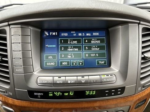 Used 2006 Lexus LX 470 4WD image 17