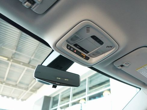 Used 2020 Chevrolet Traverse LT w/ LT Premium Package image 25