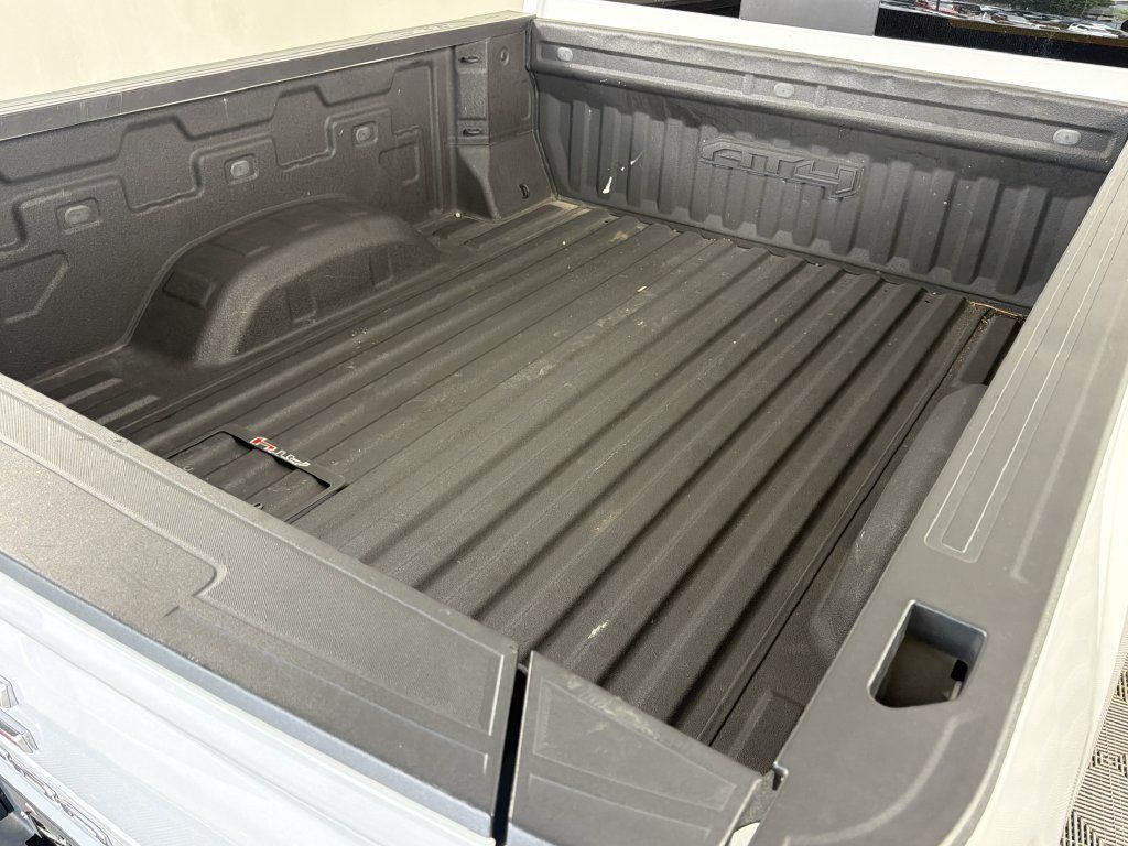Used 2024 GMC Sierra 2500 AT4 w/ AT4 Premium Plus Package AWD/4WD image 8