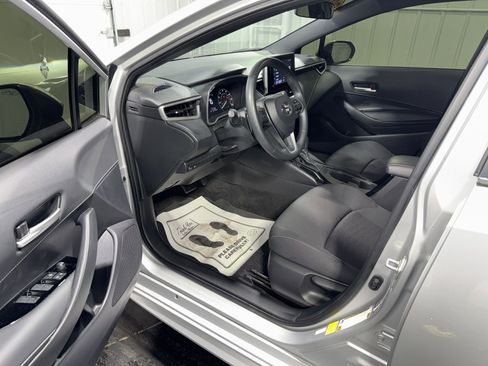 Used 2024 Toyota Corolla SE w/ SE Package image 16