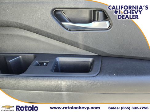 Used 2022 Nissan Pathfinder SV w/ SV Black Package FWD image 12