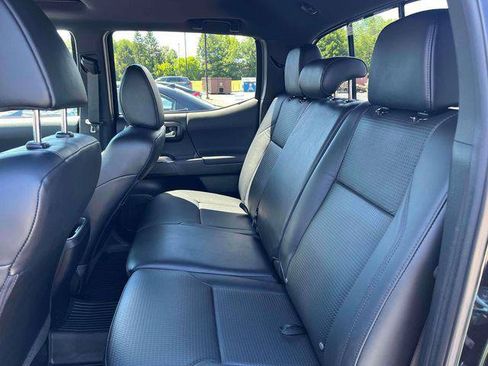 Certified 2019 Toyota Tacoma TRD Off-Road AWD/4WD image 28