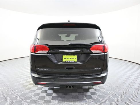 Used 2017 Chrysler Pacifica Limited FWD image 5