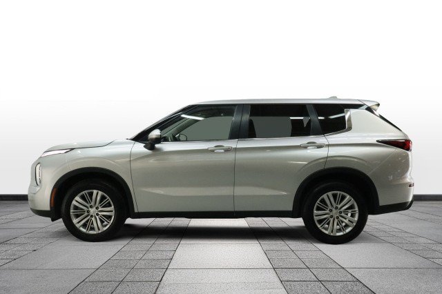 Used 2023 Mitsubishi Outlander ES FWD image 4