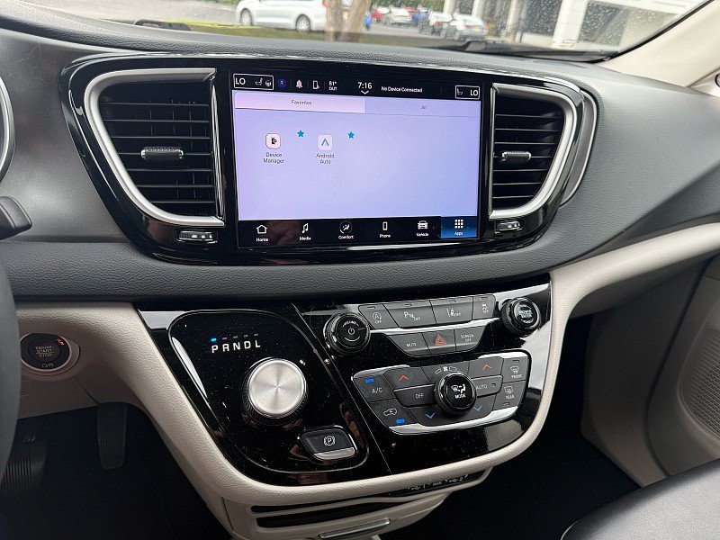 Used 2023 Chrysler Pacifica Touring-L FWD image 23
