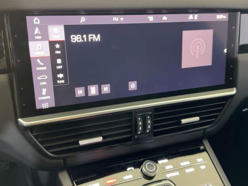 Certified 2021 Porsche Cayenne image 23