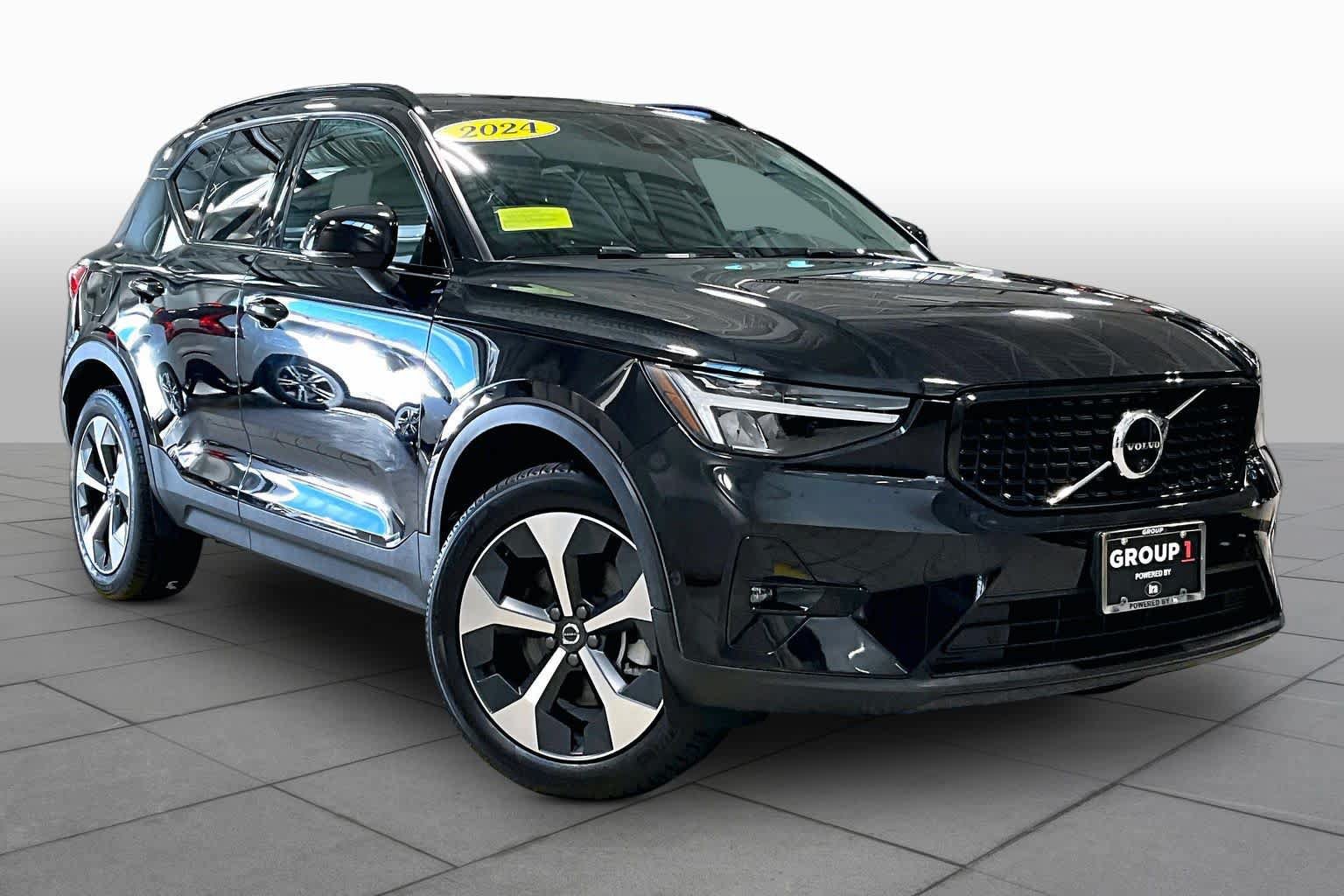 Certified 2024 Volvo XC40 B5 Plus w/ Climate Package AWD/4WD image 3
