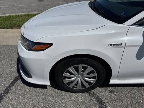 Used 2021 Toyota Camry LE FWD image 3