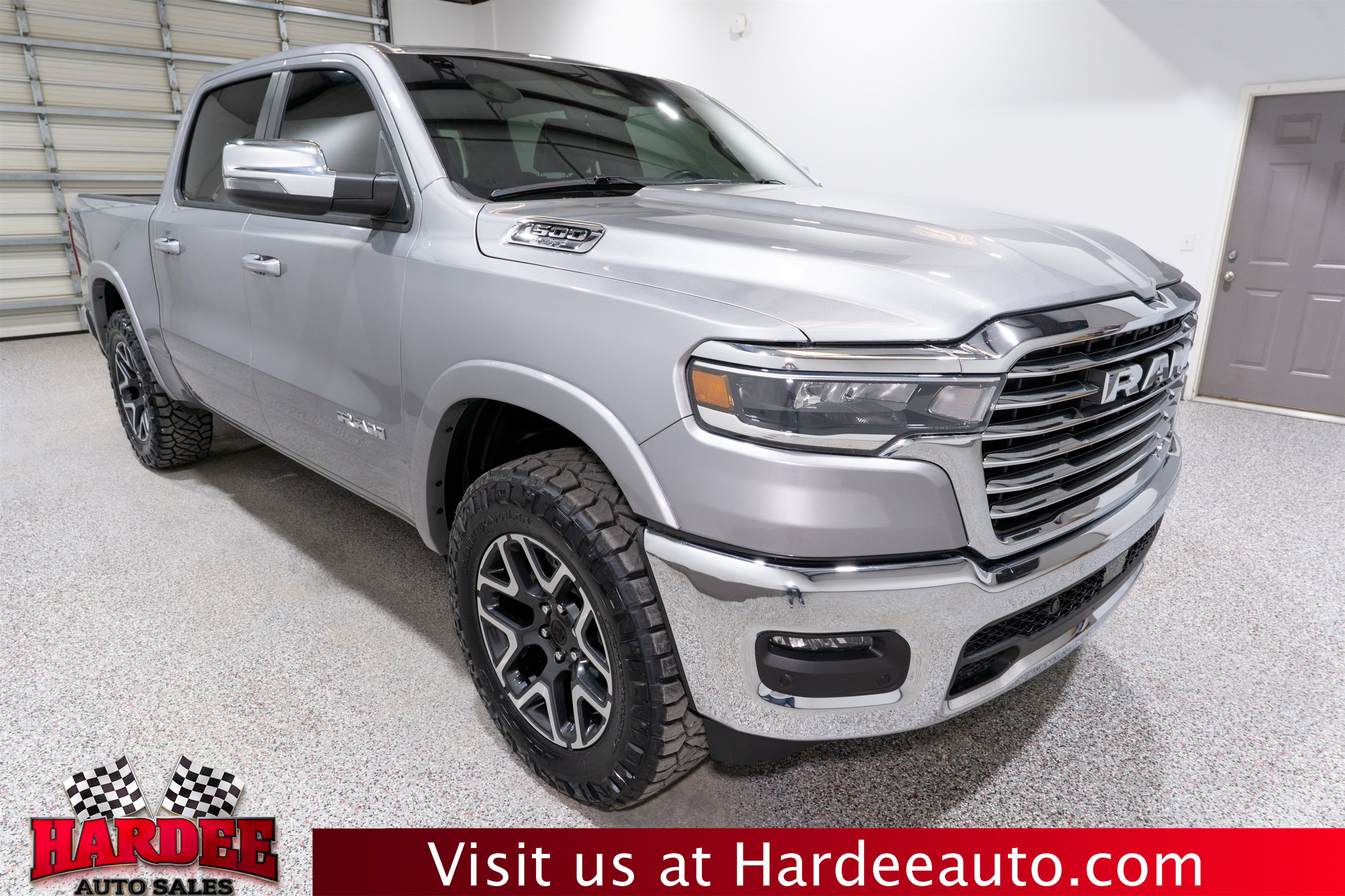 Used 2025 RAM 1500 Laramie AWD/4WD image 6