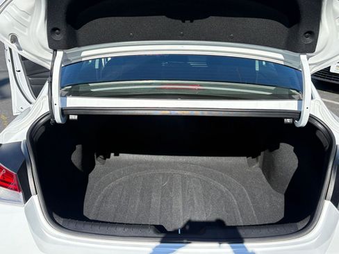 Used 2025 Hyundai Elantra SEL image 32