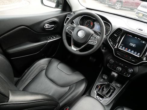 Used 2022 Jeep Cherokee Limited image 9