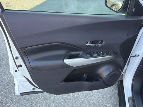 Used 2020 Nissan Kicks SR w/ SR Premium Package FWD image 16