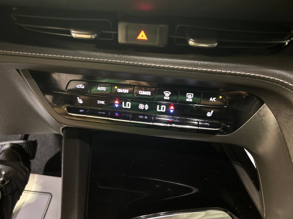 Used 2023 Buick Envision Essence FWD image 17