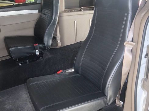 Used 2012 Volkswagen Routan SEL FWD image 27