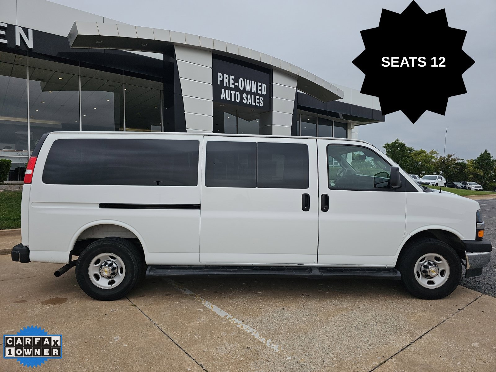 Used 2025 Chevrolet Express 3500 LT w/ LT Preferred Equipment Group RWD image 2