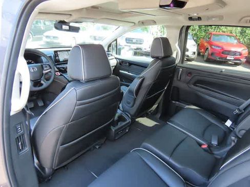 New 2026 Honda Odyssey Touring image 16