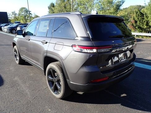 New 2025 Jeep Grand Cherokee Altitude image 2