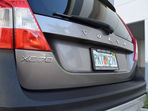 Used 2011 Volvo XC70 3.2 w/ Premium Pkg image 23