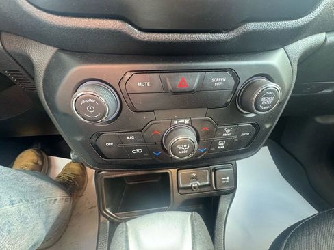 Used 2020 Jeep Renegade Latitude image 16