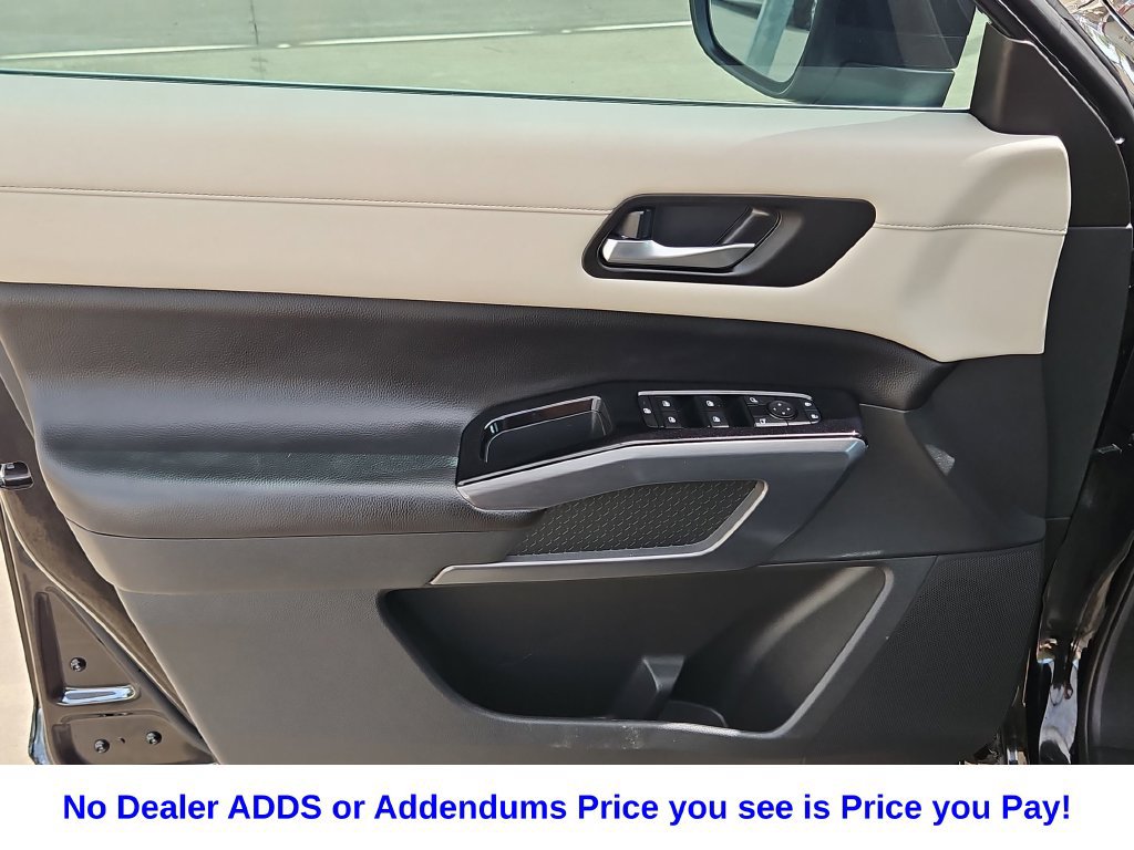 Used 2023 Nissan Pathfinder SL w/ Black Appearance Package FWD image 19