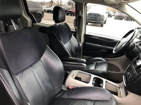 Used 2014 Chrysler Town & Country Limited w/ Luxury Group image 26