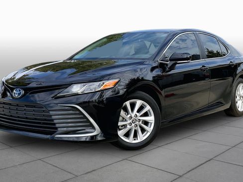 Used 2024 Toyota Camry LE w/ Convenience Package FWD image 1