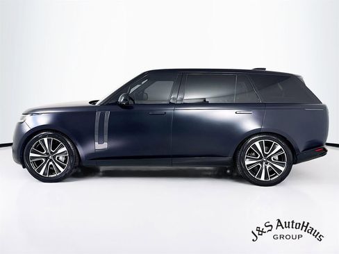 Used 2023 Land Rover Range Rover Long Wheelbase SE image 4