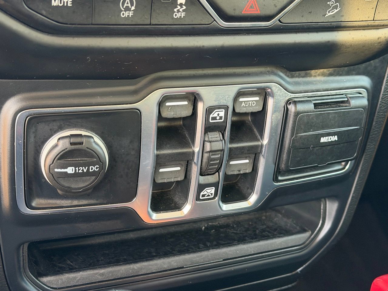 Used 2019 Jeep Wrangler Unlimited Sahara AWD/4WD image 26