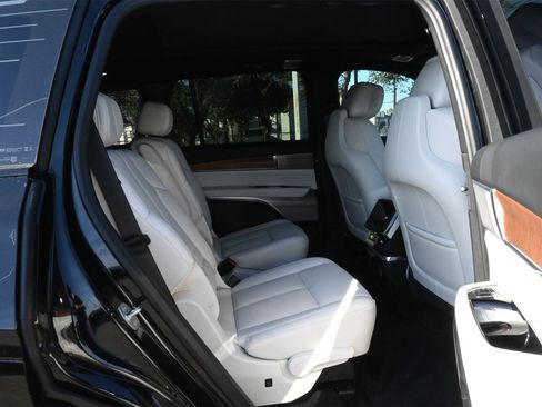 New 2026 Cadillac Vistiq Luxury image 24