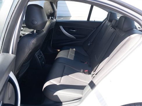 Used 2018 BMW 320i xDrive Sedan w/ Convenience Package AWD/4WD image 16