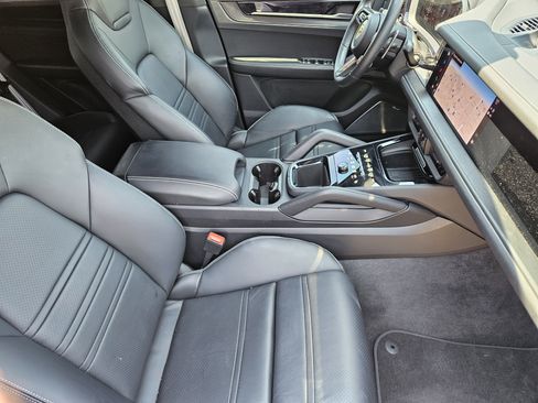 Certified 2024 Porsche Cayenne Turbo GT AWD/4WD image 15