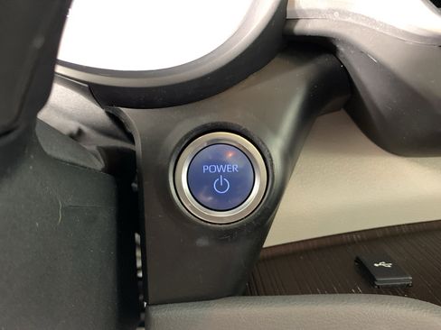 Used 2023 Toyota Sienna XLE FWD image 17