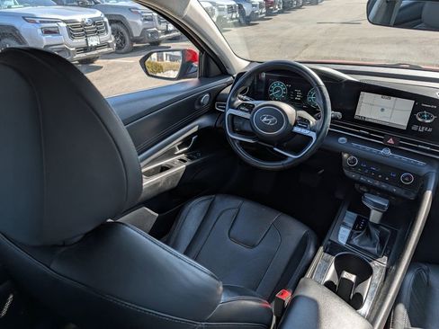 Used 2022 Hyundai Elantra Limited FWD image 9