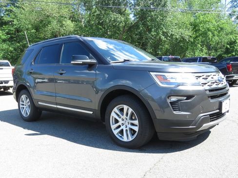 Used 2018 Ford Explorer XLT w/ Equipment Group 202A AWD/4WD image 3