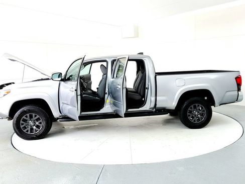 Used 2020 Toyota Tacoma SR5 AWD/4WD image 10