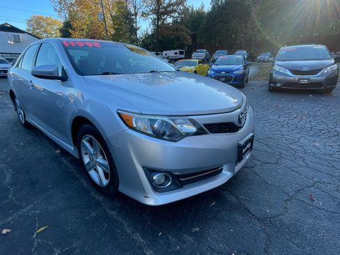 Used 2014 Toyota Camry SE image 13