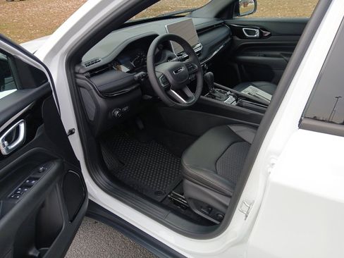 New 2026 Jeep Compass Latitude image 8