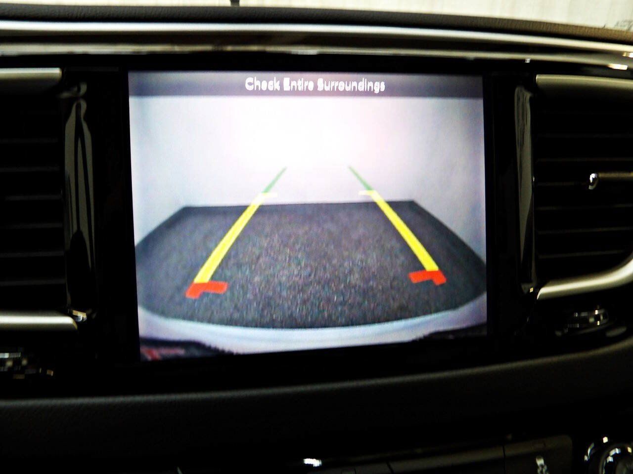 Used 2019 Chrysler Pacifica Touring Plus FWD image 15