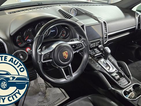 Used 2018 Porsche Cayenne Platinum Edition image 10