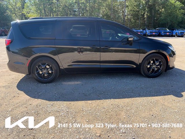 Used 2020 Chrysler Pacifica Limited w/ S Appearance Package FWD image 8
