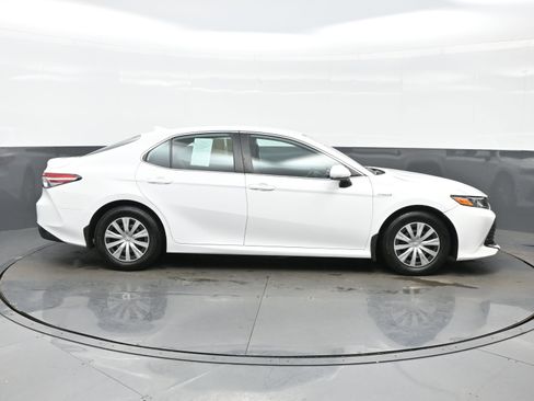 Used 2019 Toyota Camry LE image 7